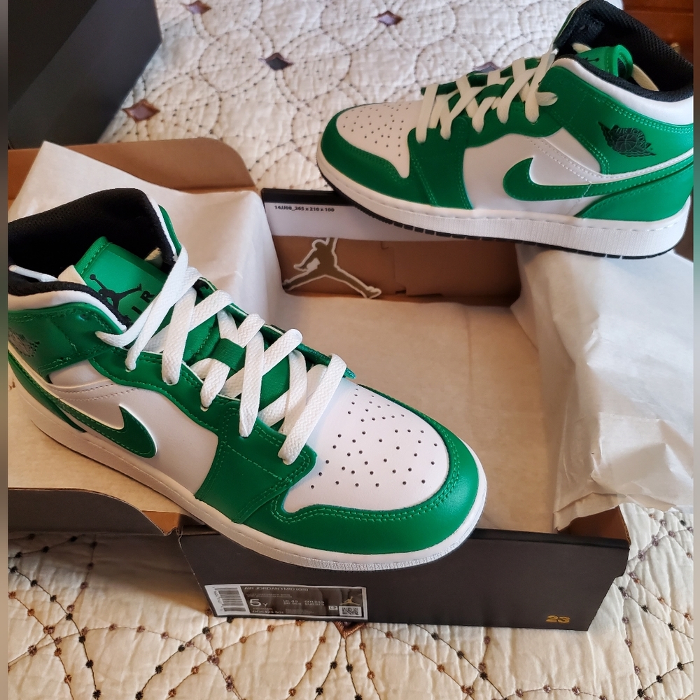 Nike Air Jordan 1 Mid lucky green